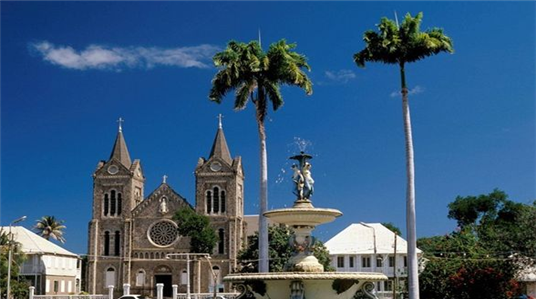 圣基茨的首都巴斯特尔适合移民吗？