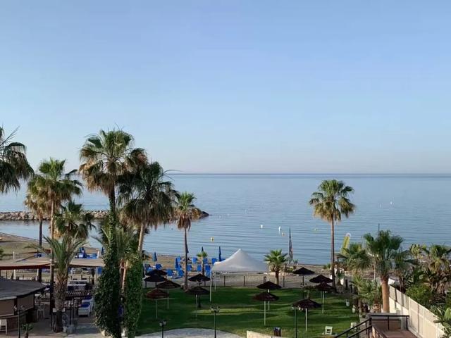 这本护照在手，十张绿卡都不换