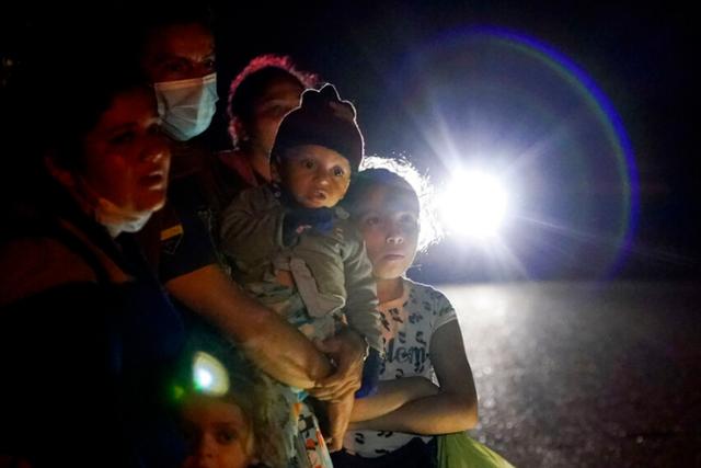 防海地移民涌入美国 墨西哥在美墨边境加增警力