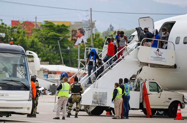 “美国是人类的粪池！”移民潮汹涌袭来，特朗普讲了一句大实话