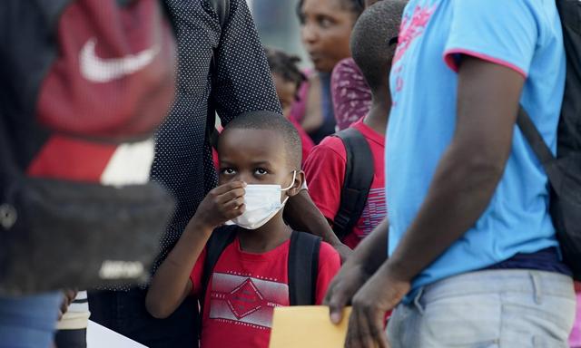 早安·世界｜美国遣返海地等国非法移民，每天启用七架航班