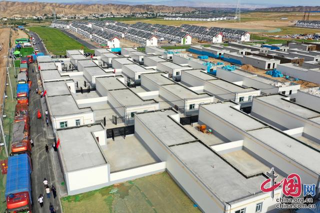 兰州新区“移民新村”：让搬迁群众从“安居”到“乐业”