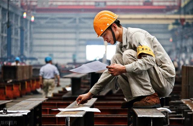 人口增长缓慢，老龄化严重，欢迎更多移民，可短期内解决这一问题